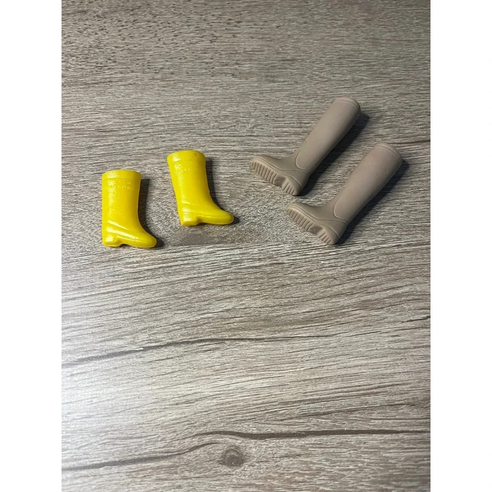 Doll Accessories Tiny Boots Yellow Beige Miniature‎ Shoes Pair Set Lot